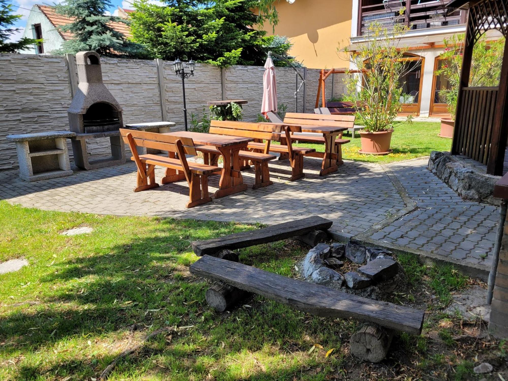 Penzion Korzo Sturovo Luaran gambar