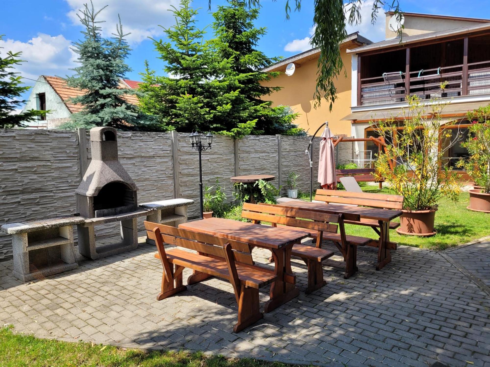 Penzion Korzo Sturovo Luaran gambar